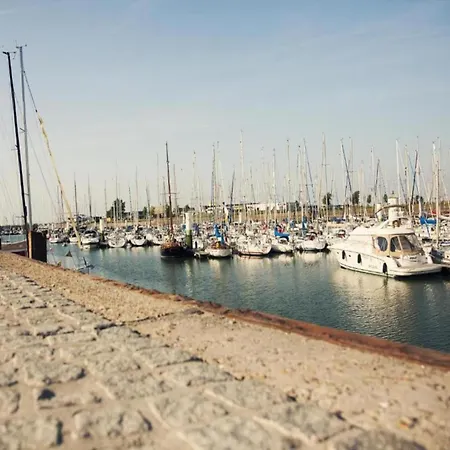 Canal-side Family Retreat, Cleaning Included Сasa de vacaciones *