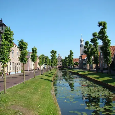 Canal-side Family Retreat, Cleaning Included Ferienhaus Nieuwpoort