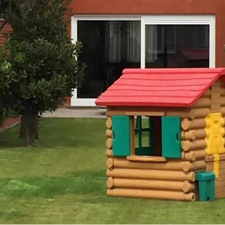 Canal-side Family Retreat, Cleaning Included Сasa de vacaciones *
