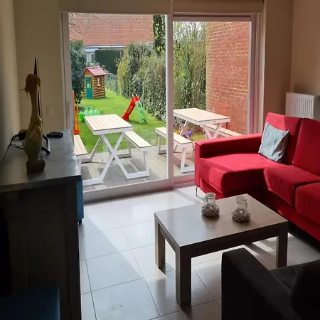 Canal-side Family Retreat, Cleaning Included Ferienhaus Nieuwpoort