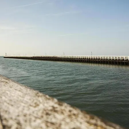 Canal-side Family Retreat, Cleaning Included Nieuwpoort