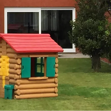 Canal-side Family Retreat, Cleaning Included